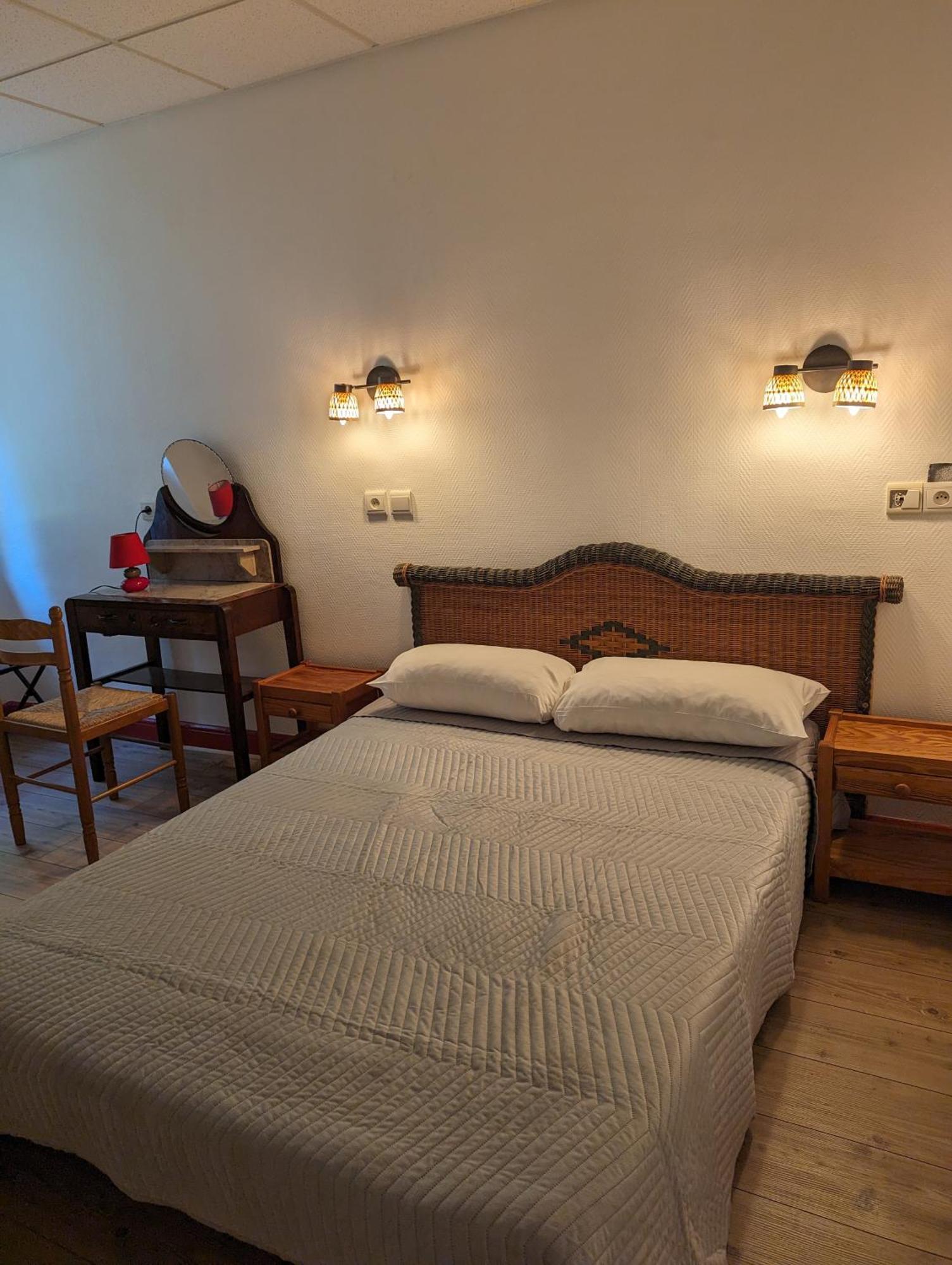 Auberge Des Pins 오브나 외부 사진