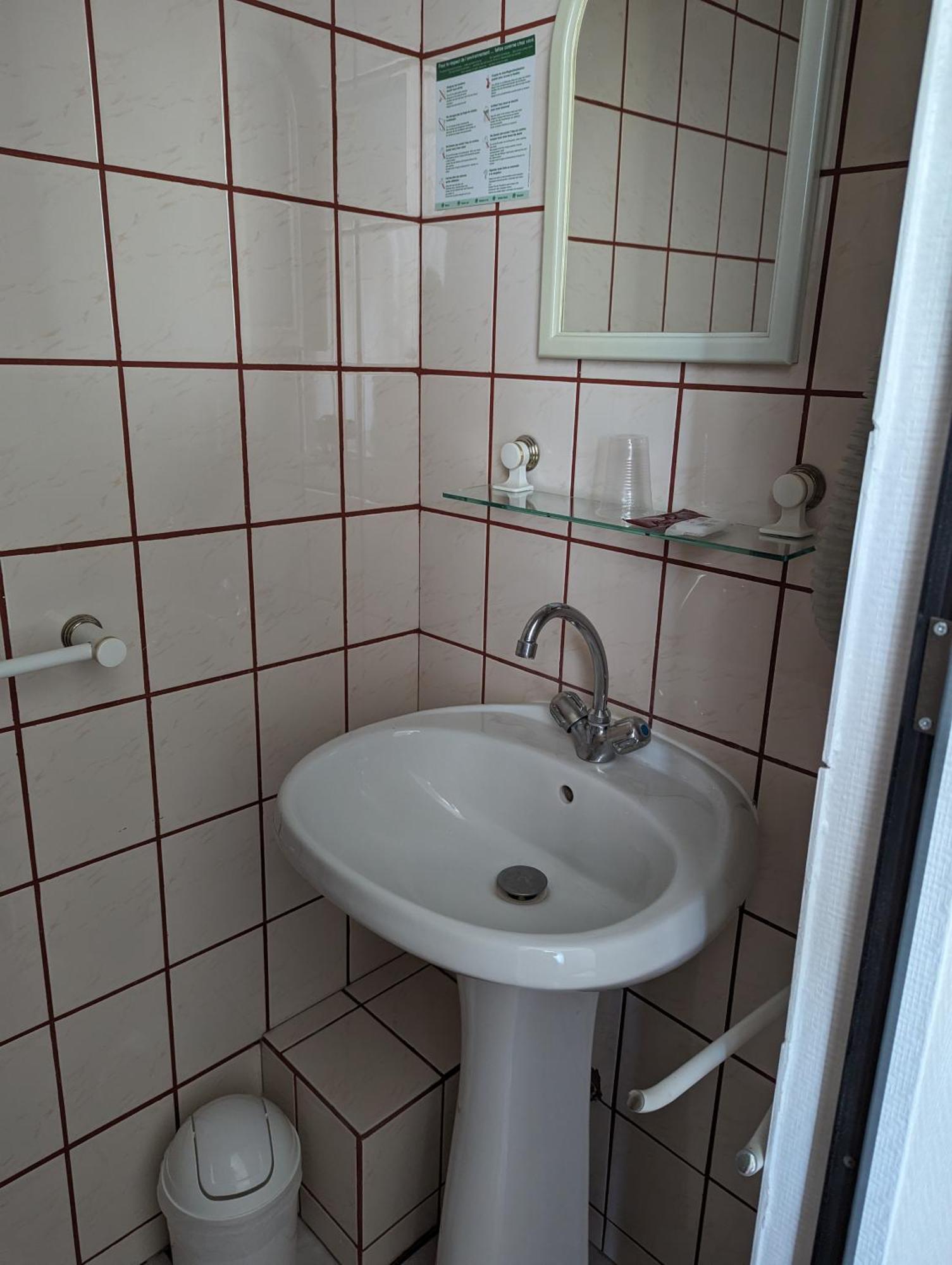 Auberge Des Pins 오브나 외부 사진
