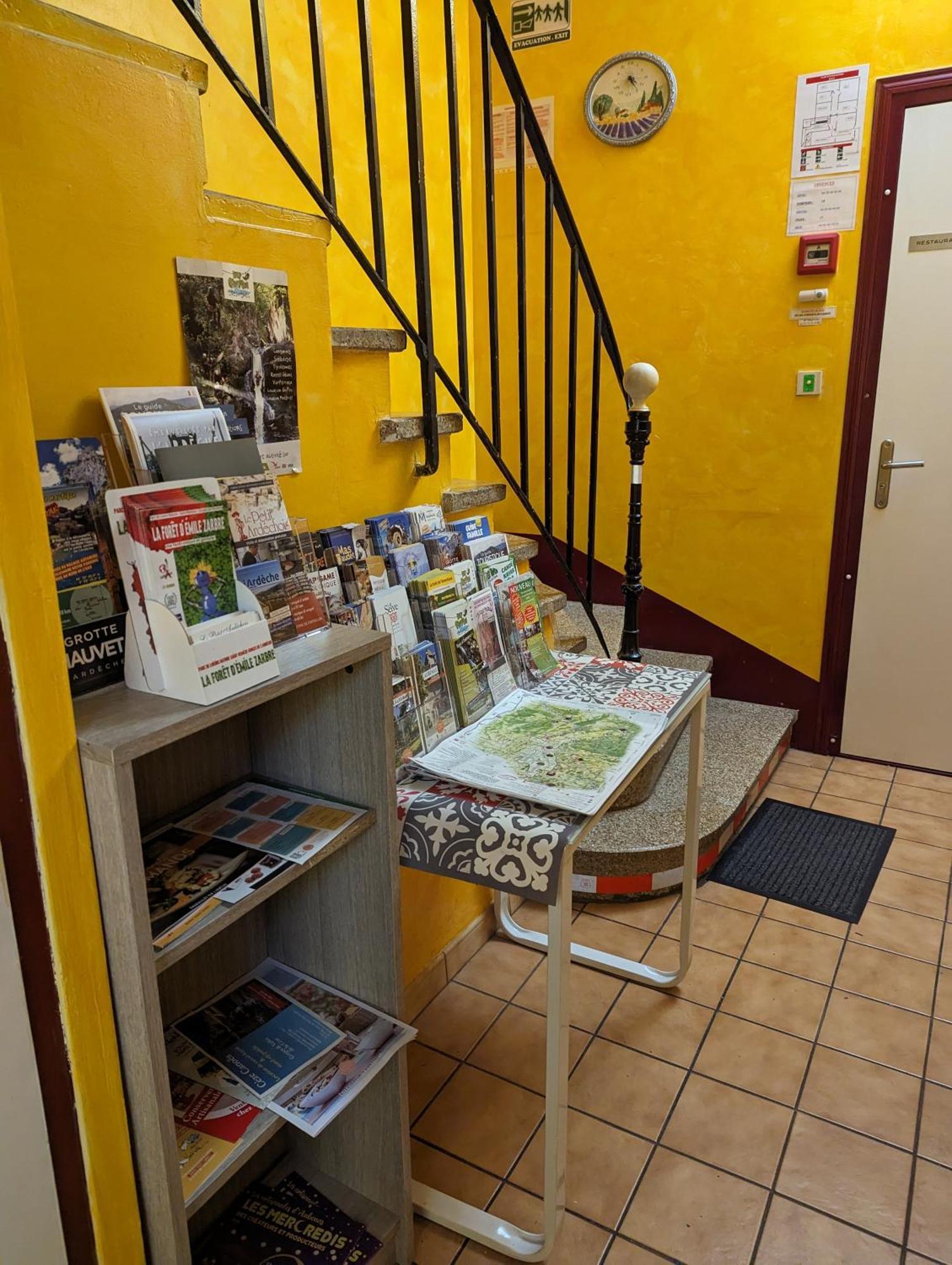 Auberge Des Pins 오브나 외부 사진
